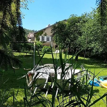 ホテル A La Grenouille Du Jura ベリニャ エクステリア 写真