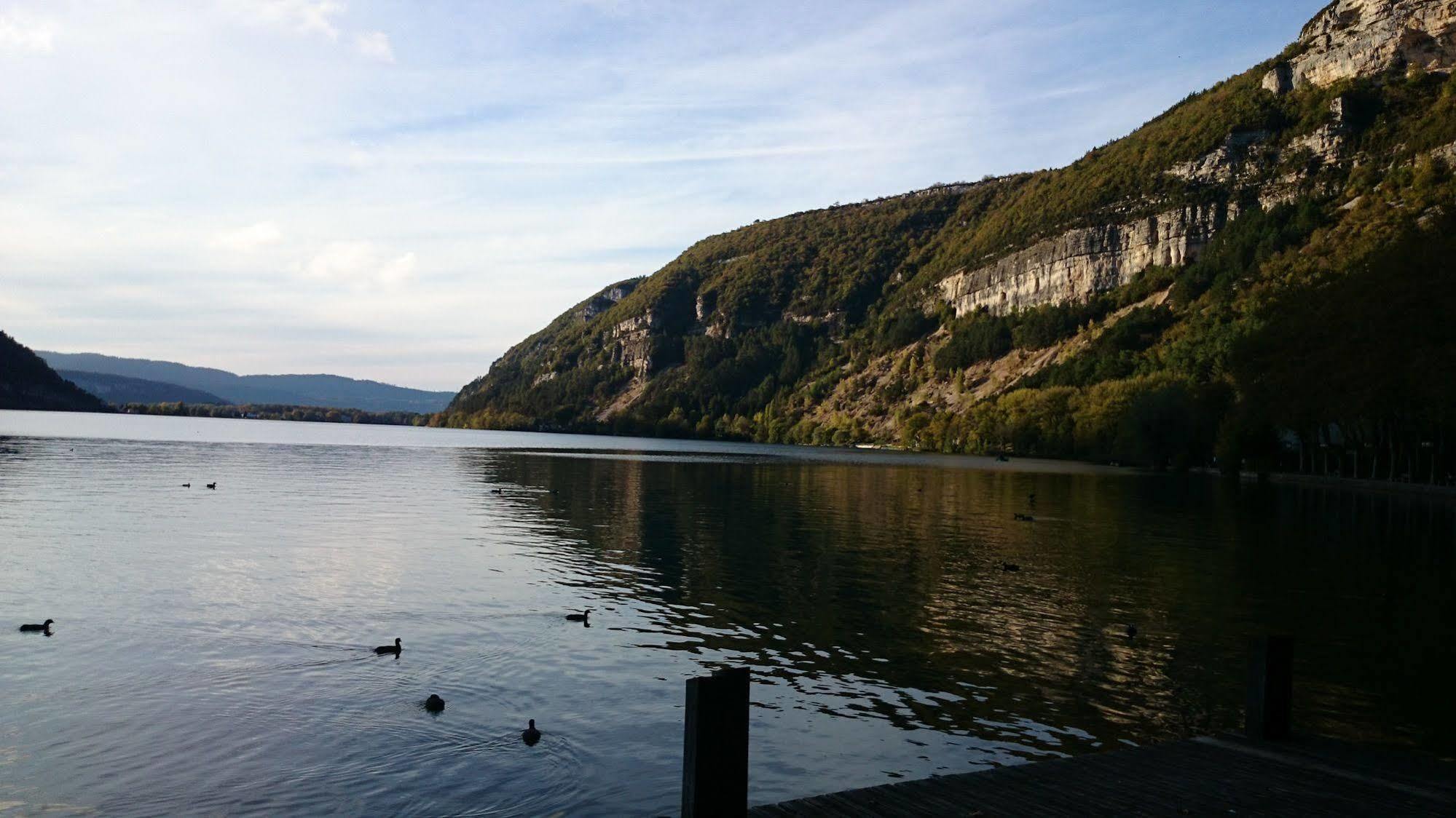 ホテル A La Grenouille Du Jura ベリニャ エクステリア 写真